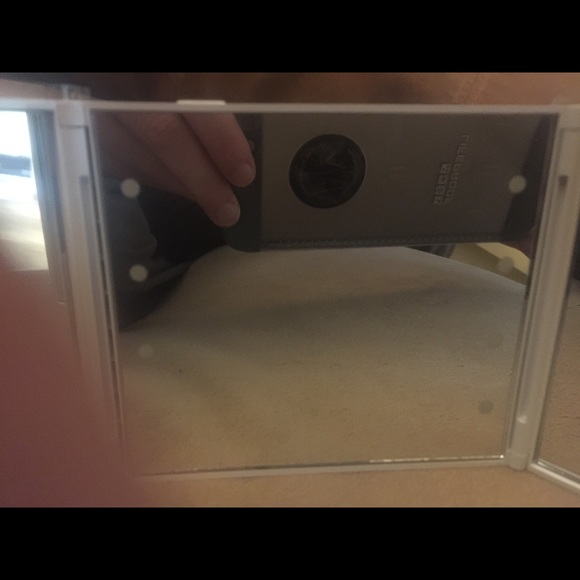 Plum Beauty compact LED tri fold mirror travel - Picture 6 of 9